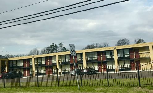 Super 6 Inn & Suites Cleveland