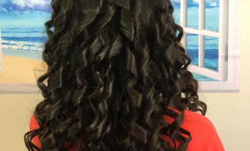 Roses beauty salon 18_1st, Ave SW, Carman Manitoba R1N 1Y7