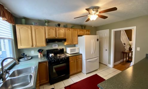 Eric Ginder with RE/MAX Advantage 1 Aurora