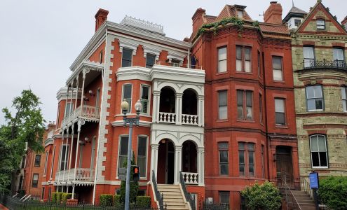 District City Living | RLAH @properties