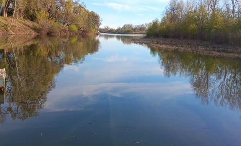 Hunters Resort: Mobile home and RV park. A Riverfront Adult Community Los Molinos