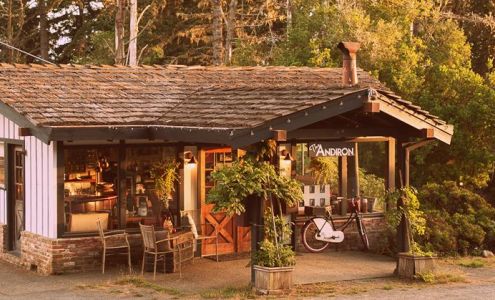 The Andiron Seaside Inn & Cabins Little River