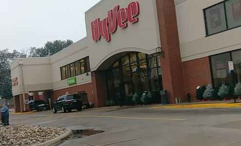 Hy-Vee Grocery Store