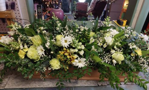 Lynn B's Flowers N Balloons 152 Parkway Dr, Alpine Wyoming 83128