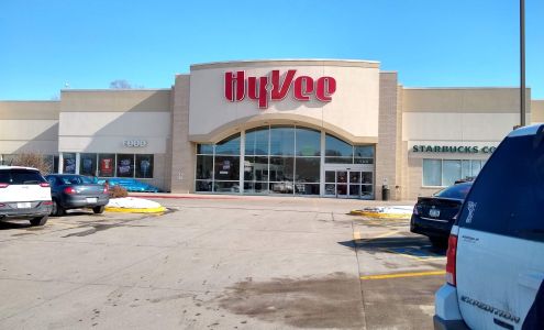 Hy-Vee Grocery Store