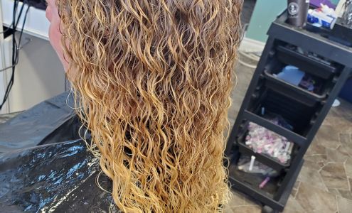 BobbiPinz hair and lash studio