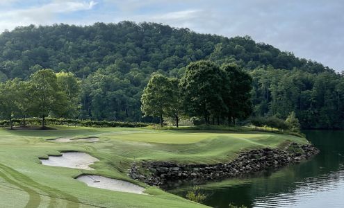 The Cliffs at Keowee Vineyards - Golf Course & Clubhouse Sunset