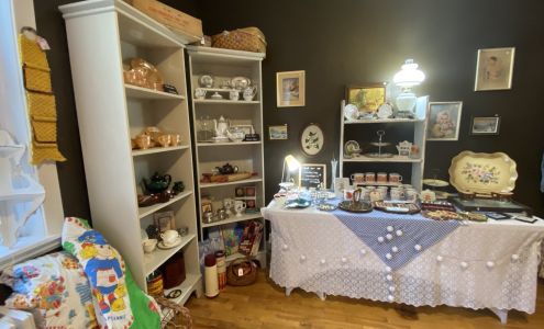 Eastern Tea Bar & Friends (ETBF)