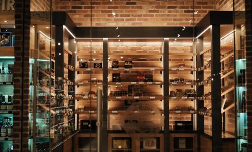 Angry Otter Liquor @ Monashees Vernon