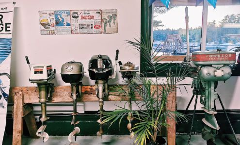 Carveth's Marina Lakefield