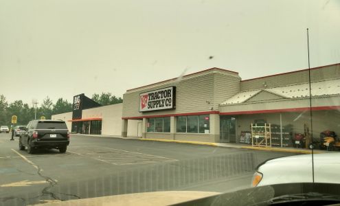 Tractor Supply Pulaski