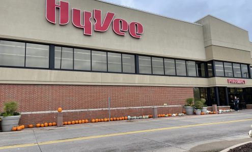 Hy-Vee Grocery Store