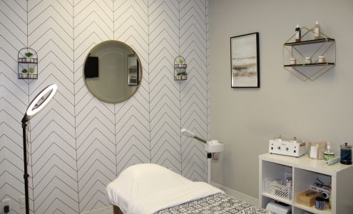 Bombshell Bliss 5104 N Orange Blossom Trl #107, Orlando Florida 32810