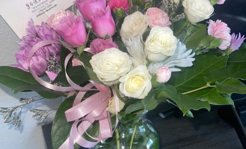 J & R's Flowers & Gift Studio