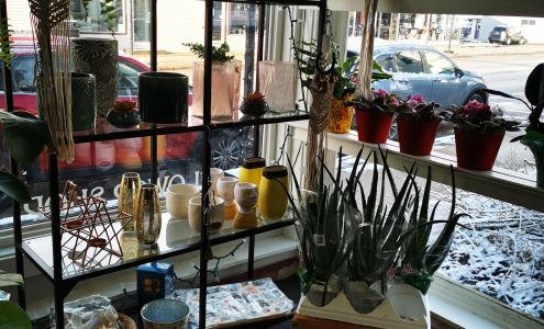 Valley Rose Flower Shop 56 Commercial St, Middleton Nova Scotia B0S 1P0