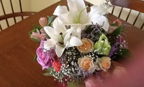 Added Touch Flowers & Floral