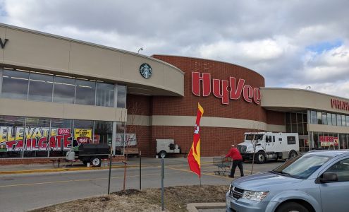 Hy-Vee Grocery Store