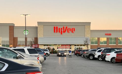 Hy-Vee Grocery Store