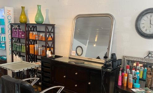 Tabatha at The Edit Salon 811 Bay St #5, Beaufort South Carolina 29902