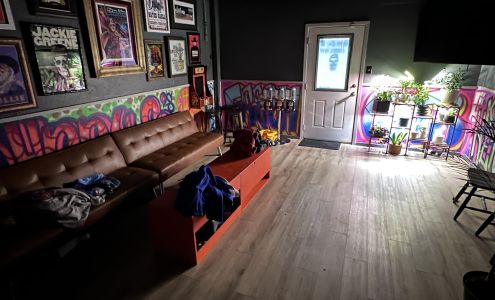 Johnny B's Barbershop 605 N Twin City Hwy, Nederland Texas 77627