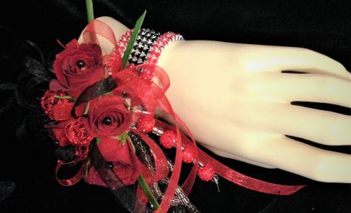 In 2 U Flowers & Gifts 113 N Big Horn Ave, Moorcroft Wyoming 82721