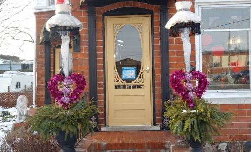 Flower Fashions 13 King St, Kingsville Ontario N9Y 1H9