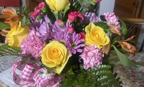 Dorothy's Flowers & Gifts 706 Logan St, Alva Oklahoma 73717