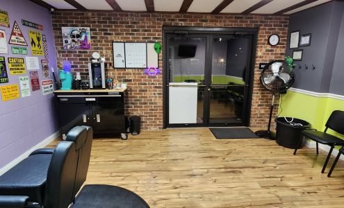 Hairea 51 Salon/Barbershop 223 E Columbia St, Farmington Missouri 63640