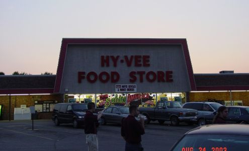 Hy-Vee Grocery Store