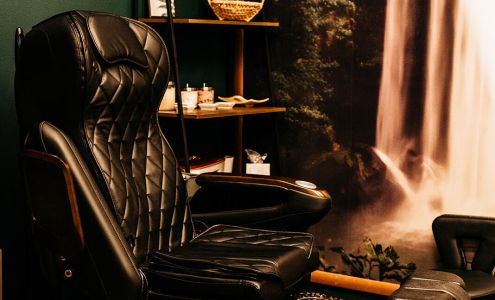 DWELL Spa SOLA SALONS Ste121, 1728 Fordham Blvd, Chapel Hill North Carolina 27514