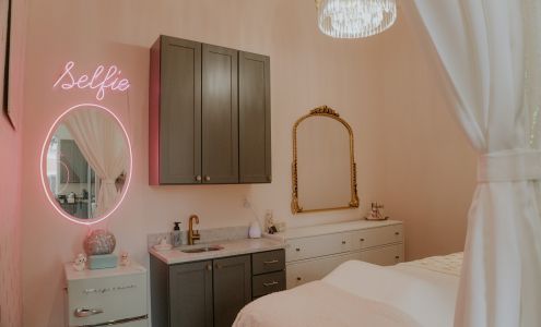 Alley Gage Beauty 3100 Gillham Plaza Suite 114, Kansas City Missouri 64109