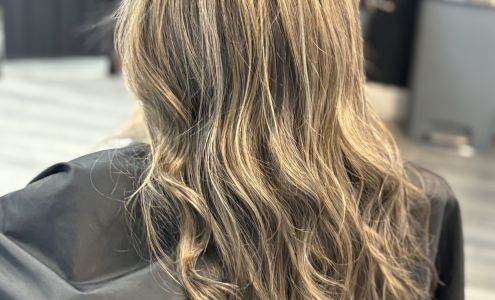 Lola's Hair Salón