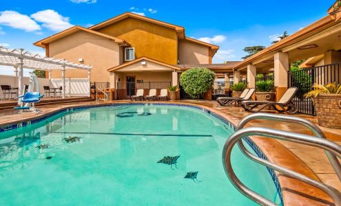 Best Western Antelope Inn & Suites