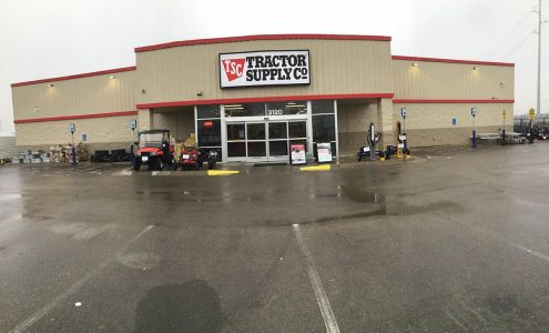 Tractor Supply Salina