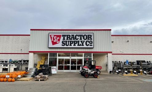 Tractor Supply Hutchinson