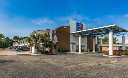 Motel 6 Dothan, AL