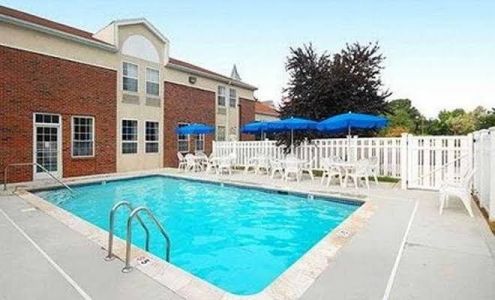 Mystic River Hotel & Suites