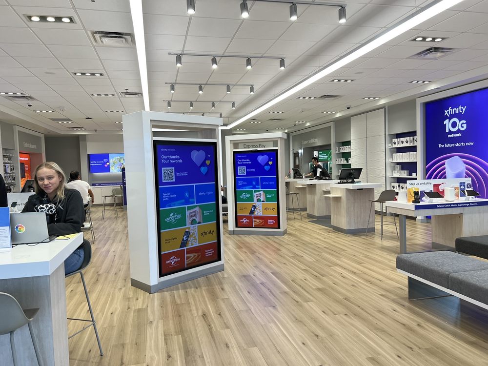 XFINITY STORE BY COMCAST - 429 Commerce Dr, Woodbury MN - Hours ...