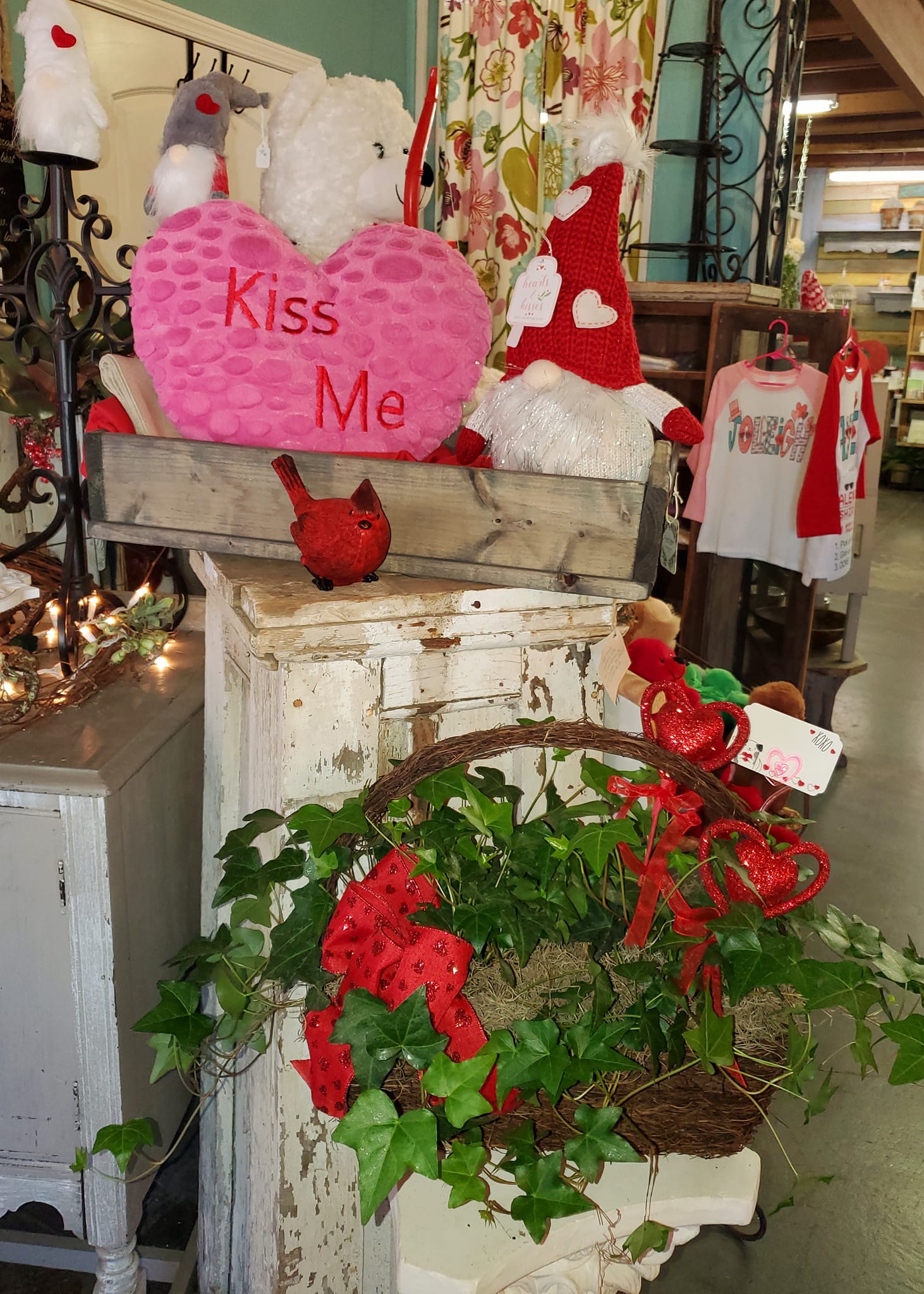 CLEAR CREEK FLOWERS & GIFTS 207 W Georgetown St, Crystal Springs Mississippi 39059