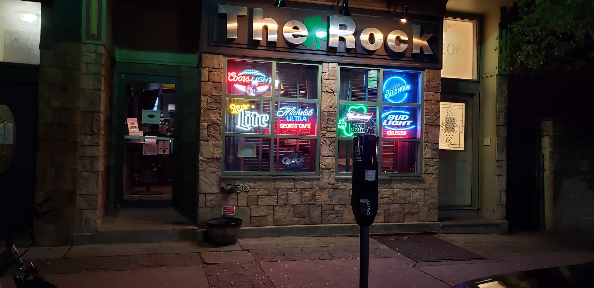 Rock Pub & Grill