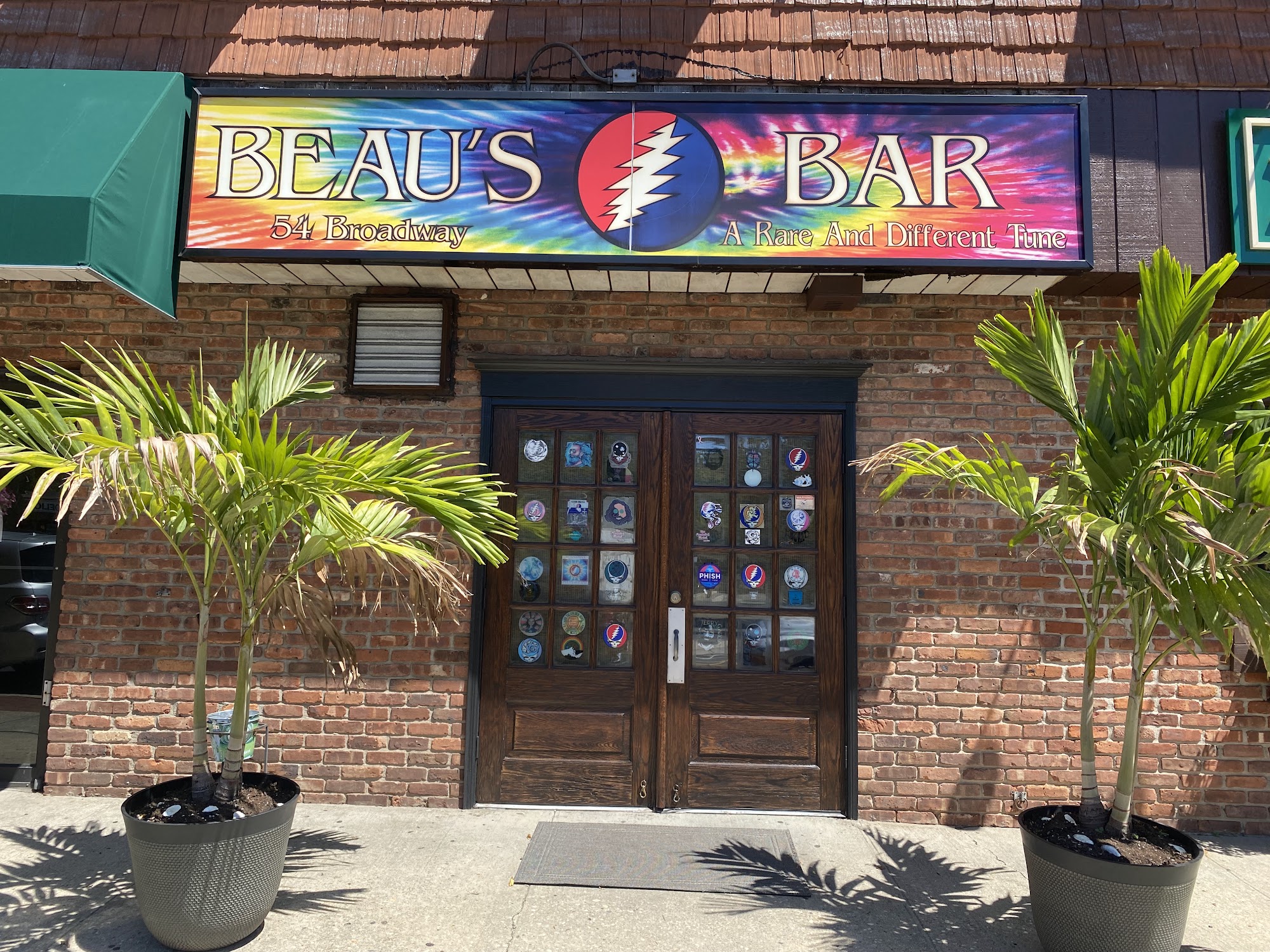 Beau's Bar