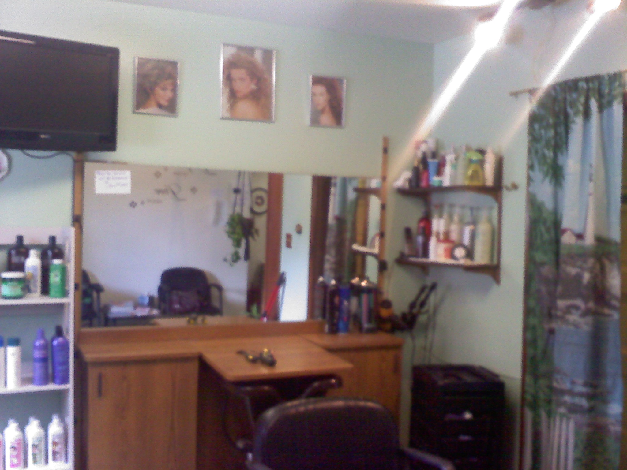Kimberly's Ultra Classic Cuts 109 College Ave, Grove City Pennsylvania 16127