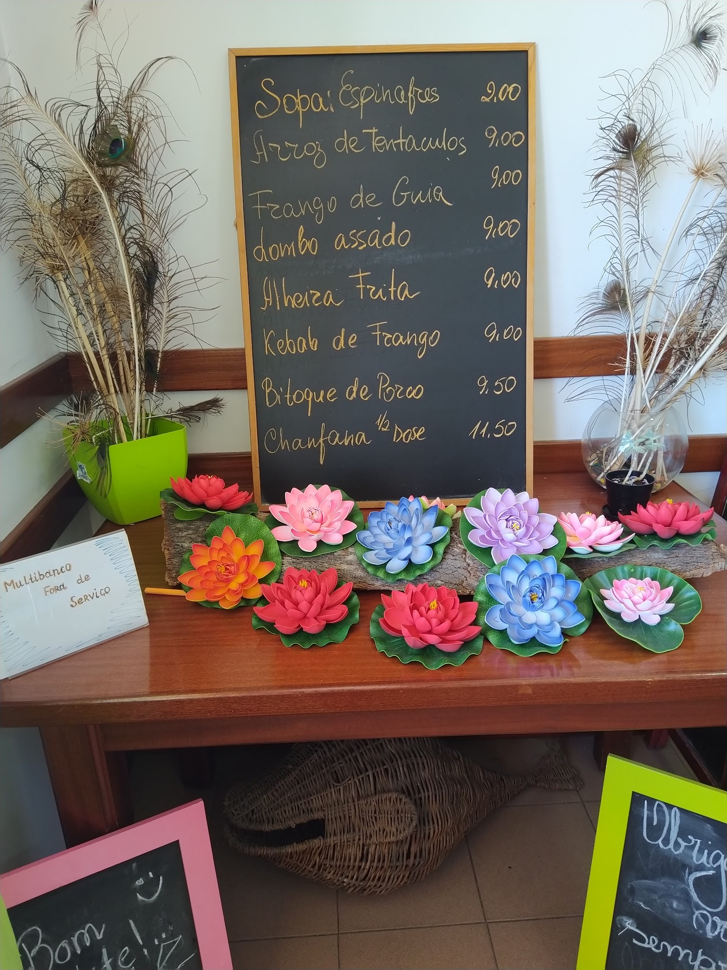 Café Restaurante Amadeu - Irmãos Pinheiro Gois, Lda. Menu