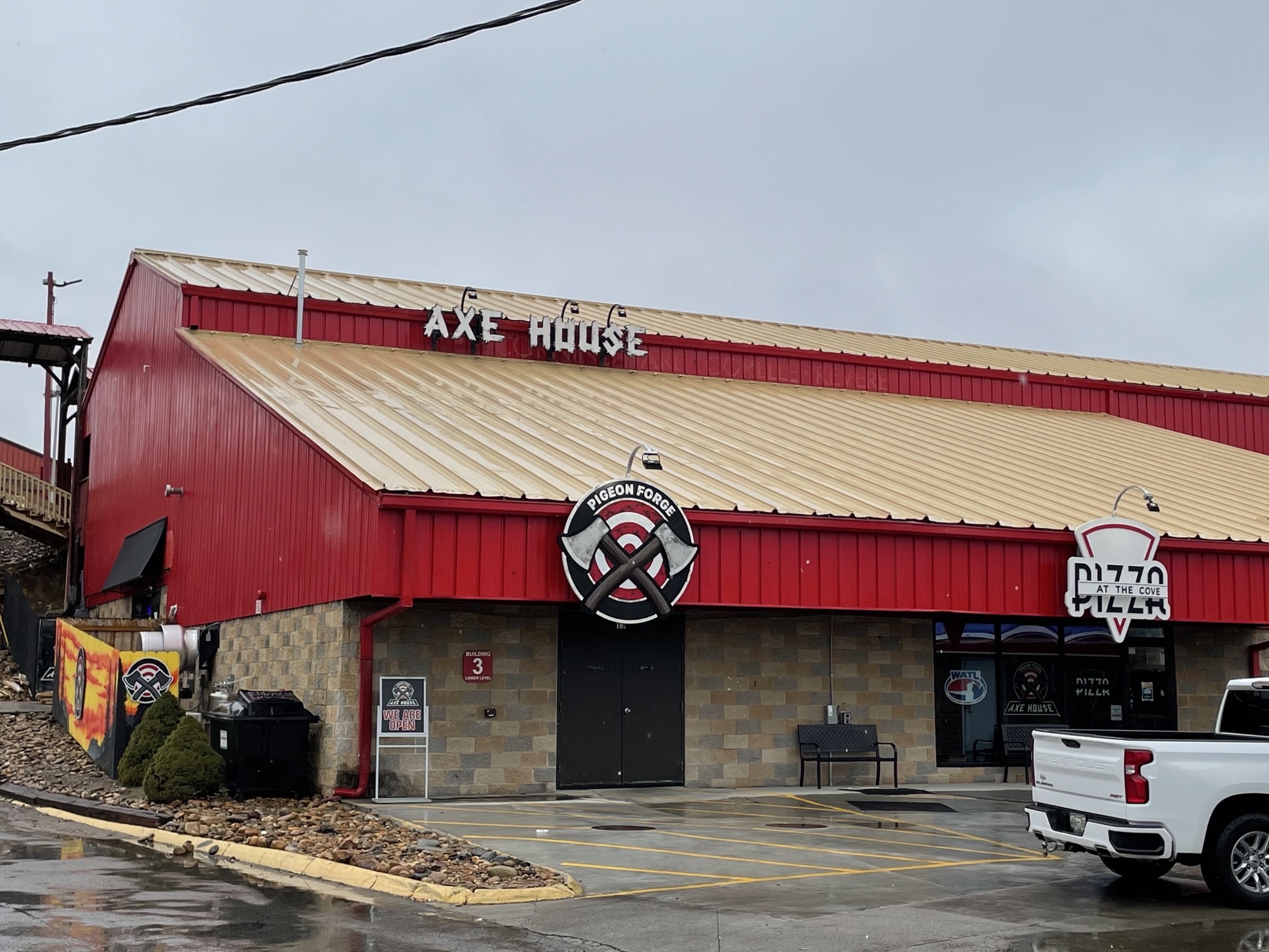 Axe House Tavern - Pigeon Forge