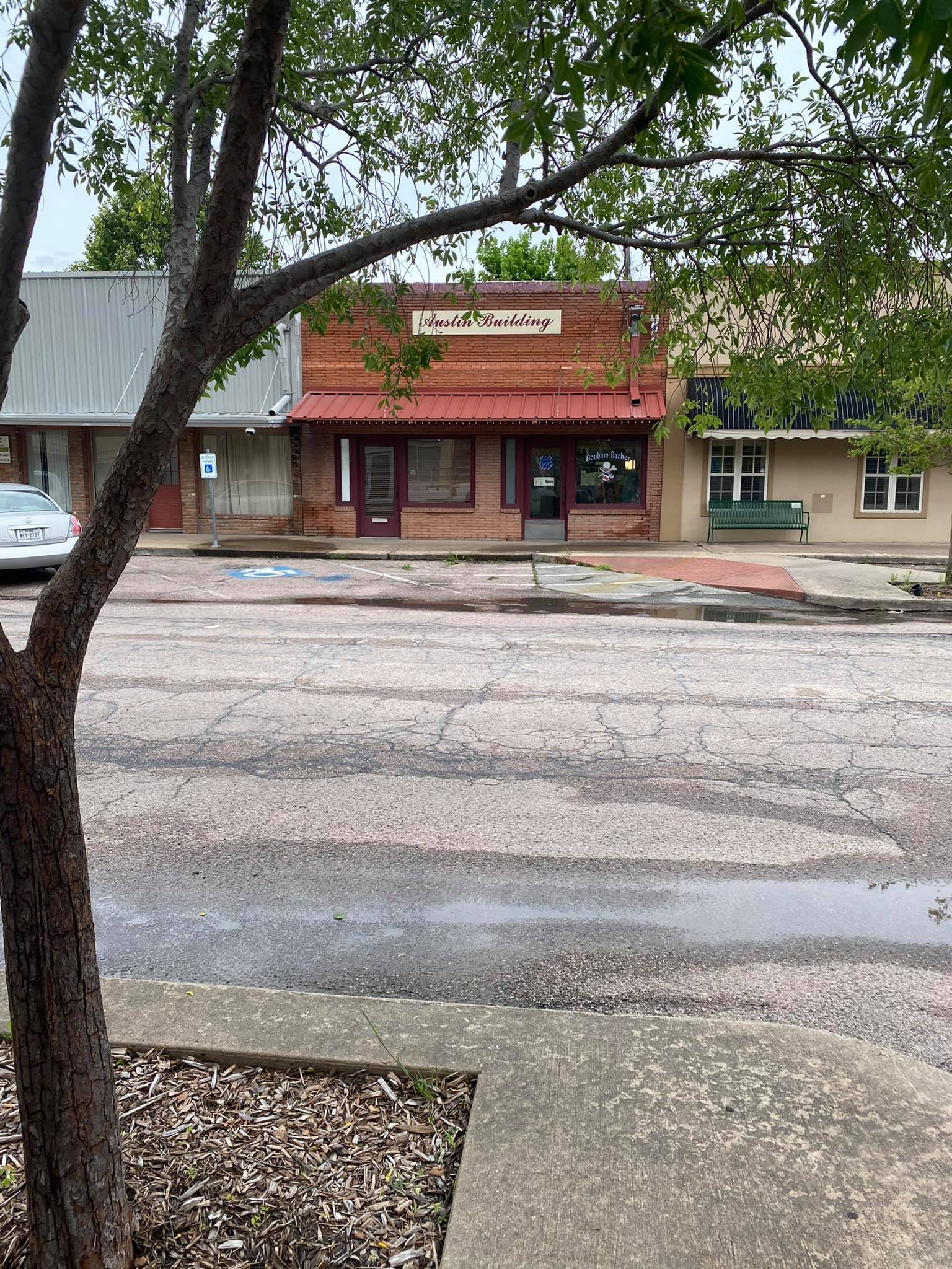 Bonham Barber Shop 512 N Main St, Bonham Texas 75418